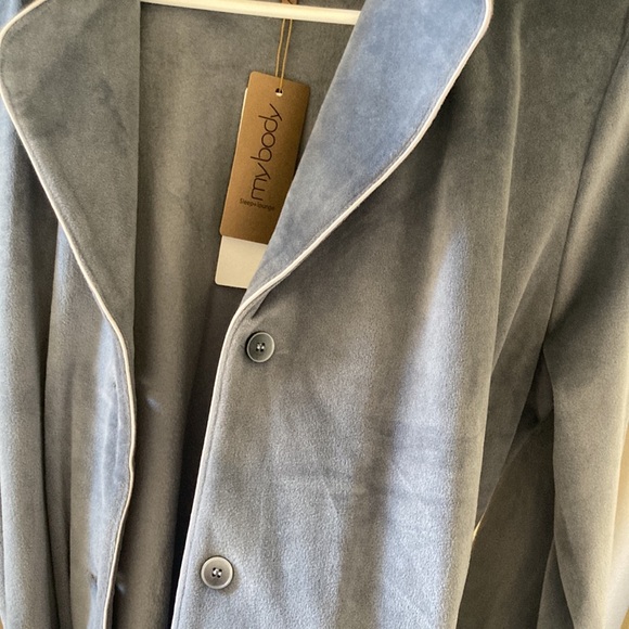 sleeper - Picture 2 of 5